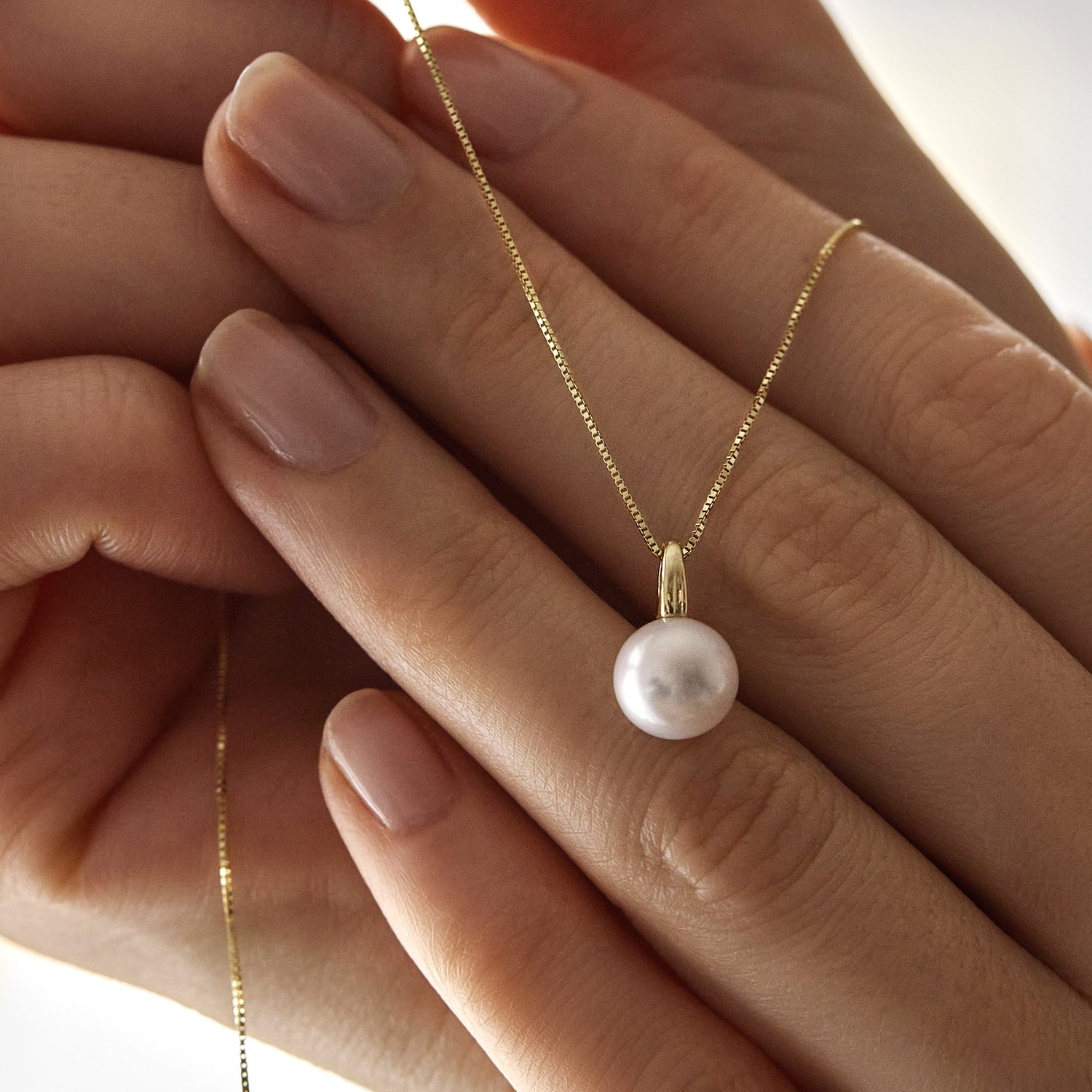 yellow gold necklace with freshwater pearl - KLENOTA