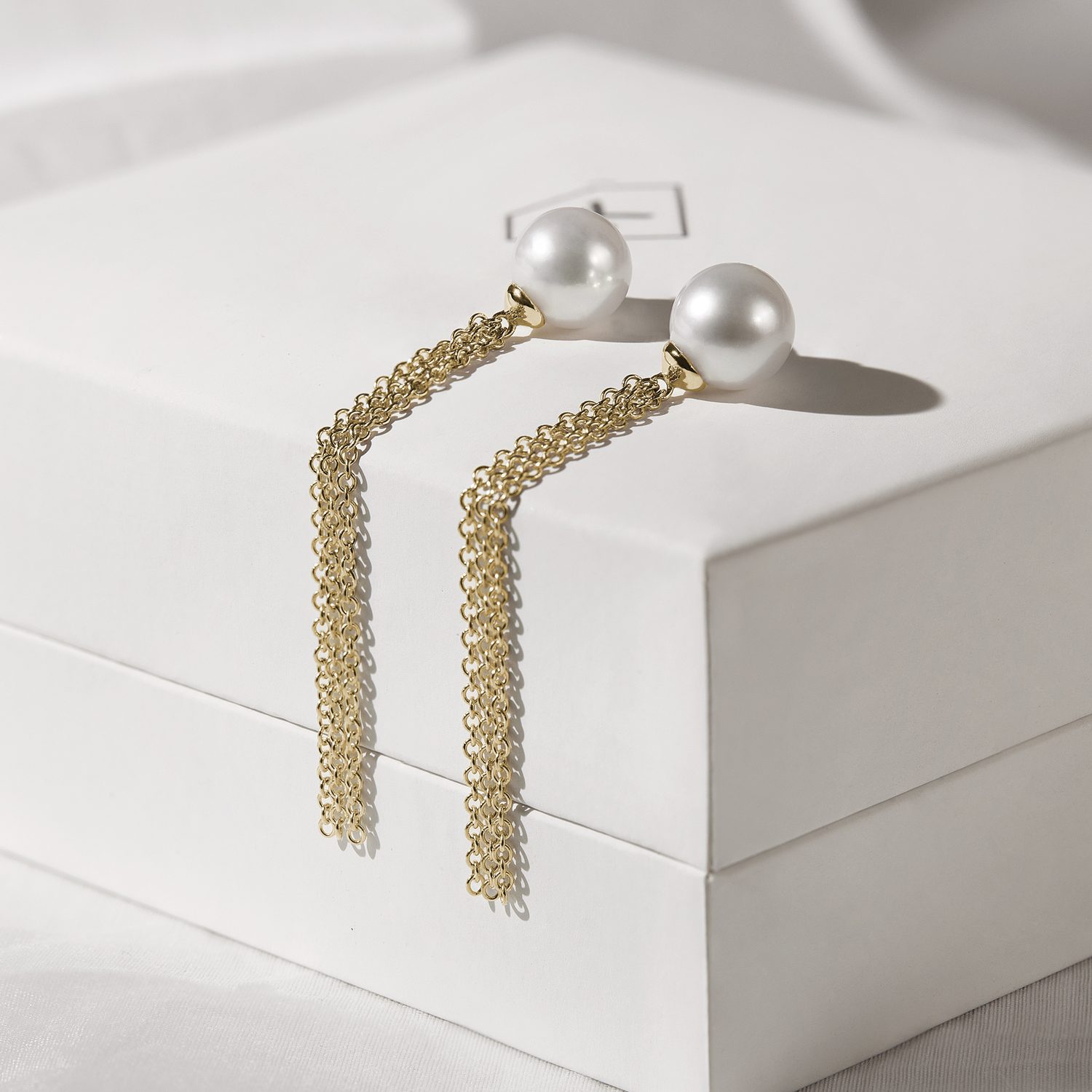 gold chain earrings with freshwater pearls - KLENOTA