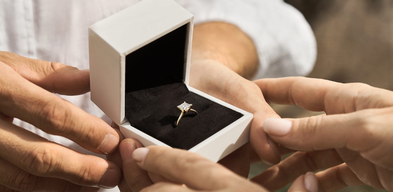 KLENOTA engagement ring