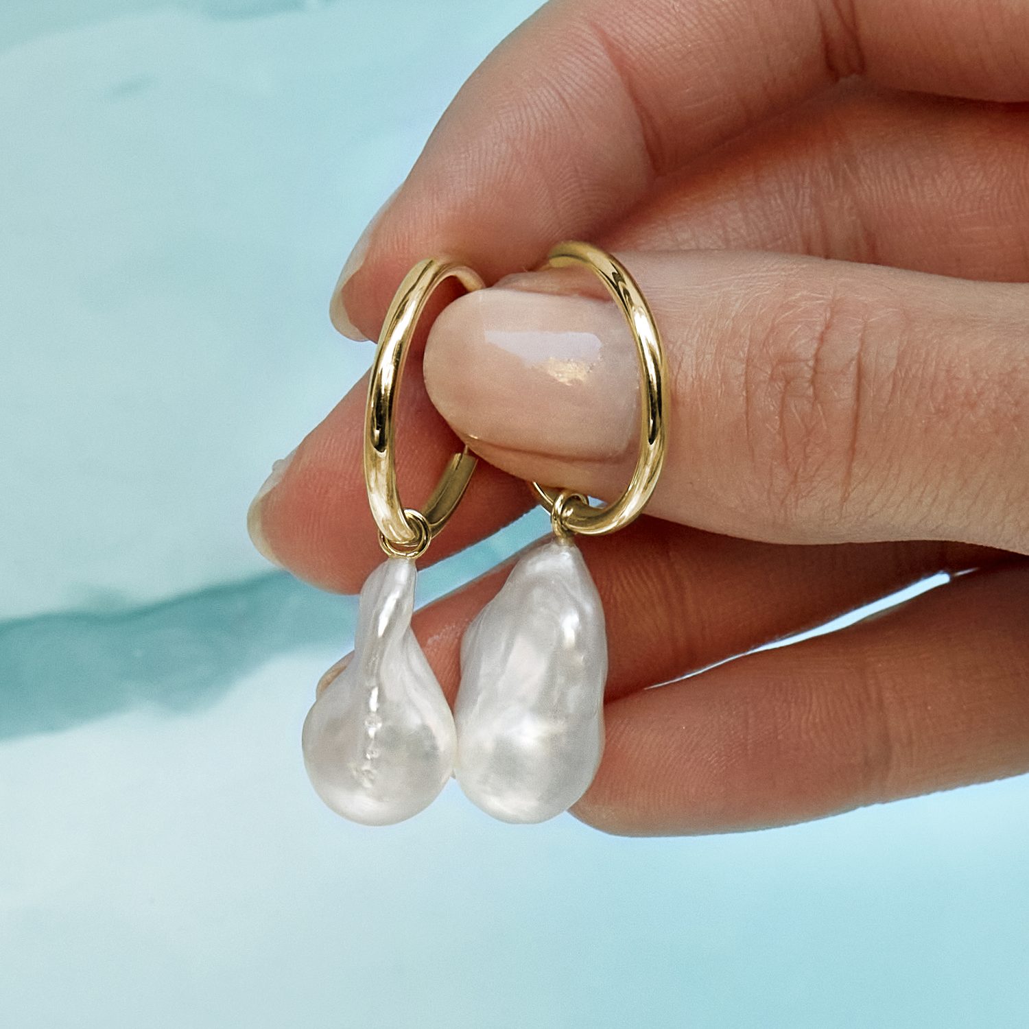 gold round earrings with baroque pearls - KLENOTA