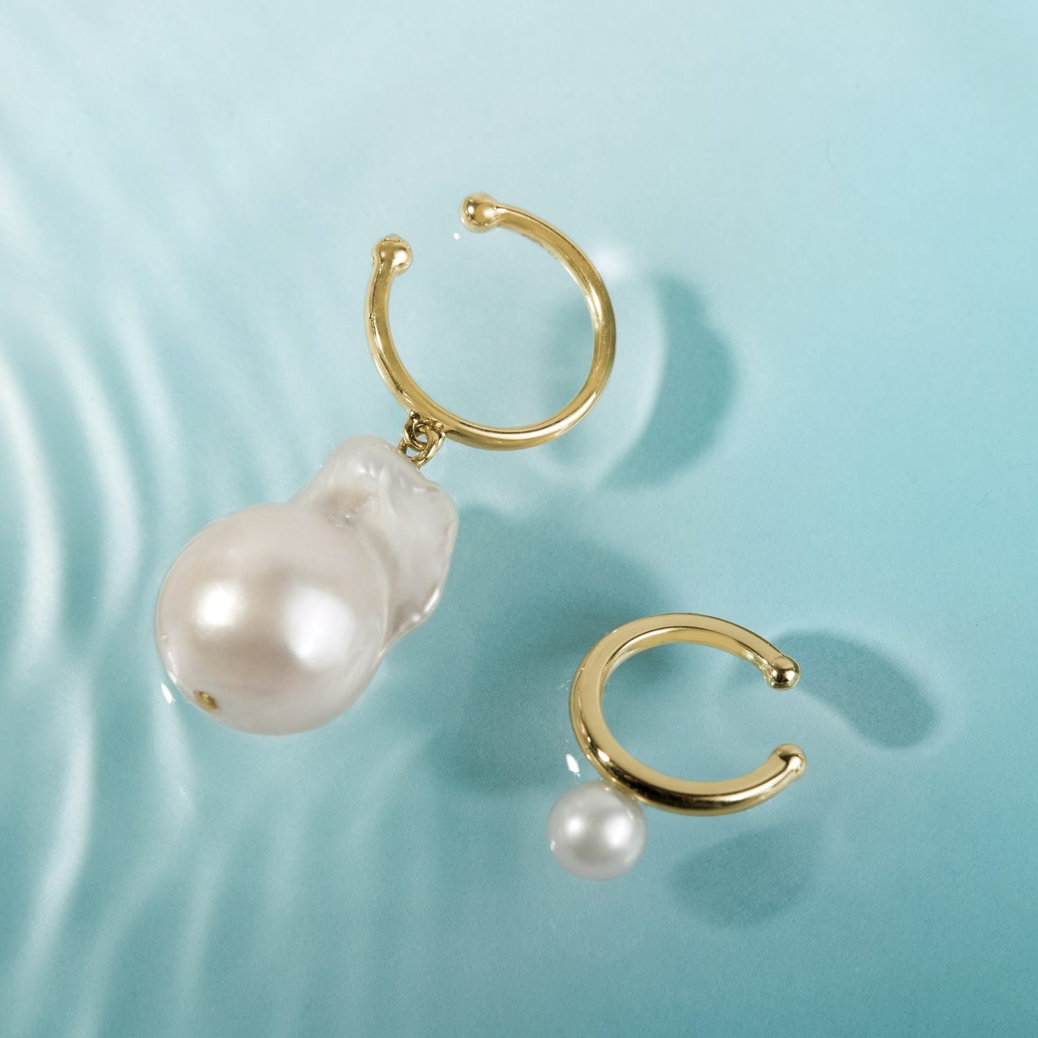 gold earcuff earring with baroque pearl - KLENORA