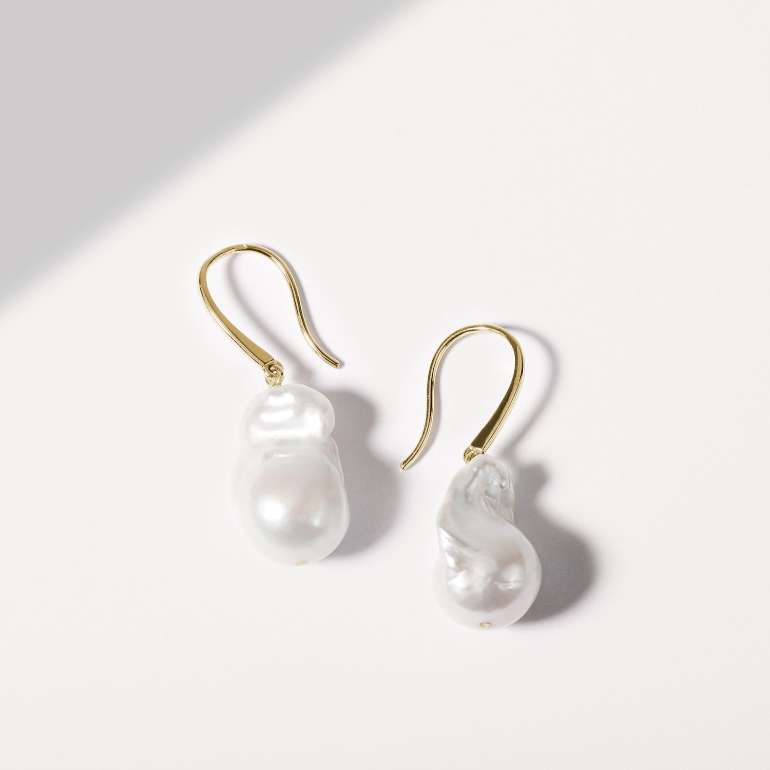 dangle earrings with baroque pearl - KLENOTA