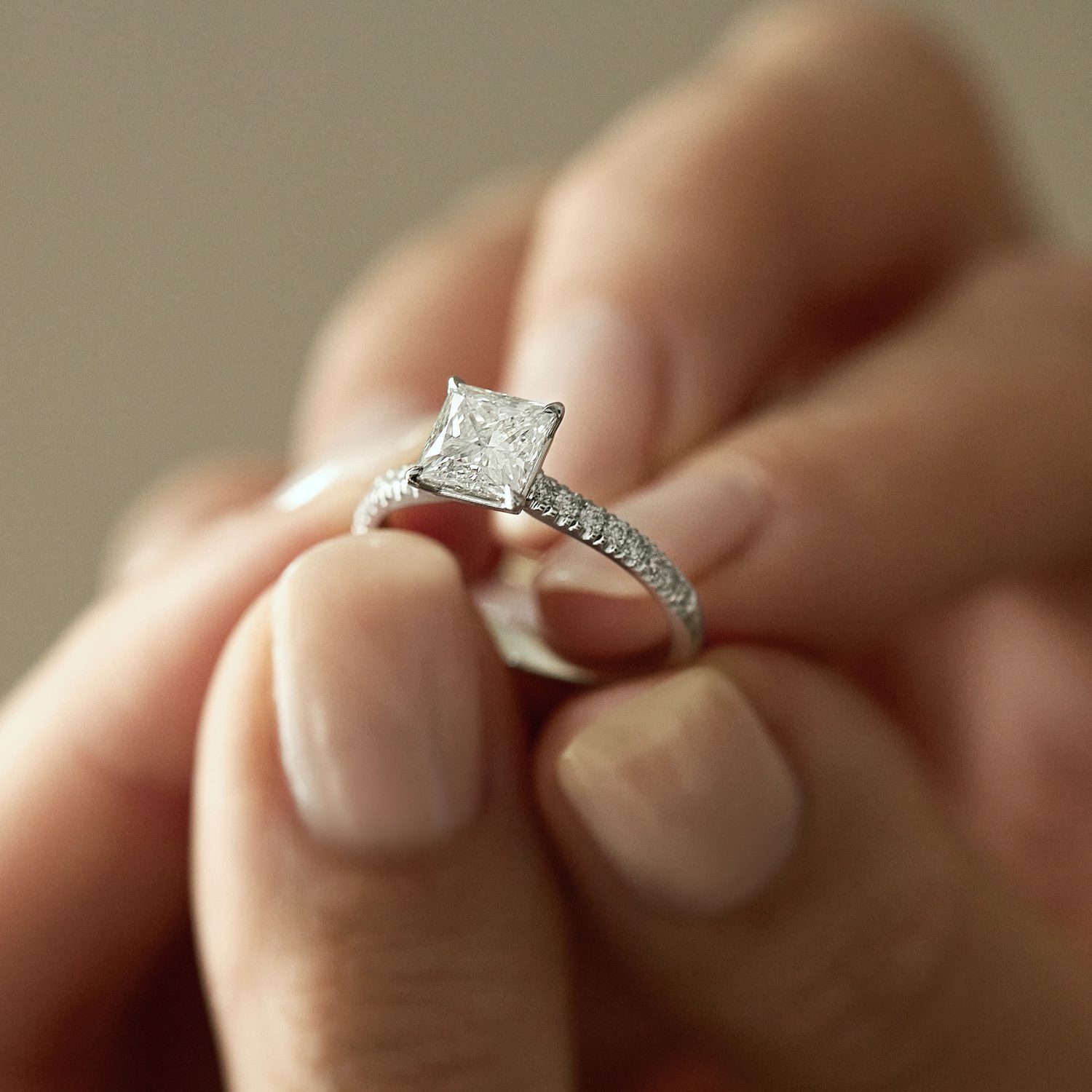 luxury engagement ring with lab grown diamond - KLENOTA