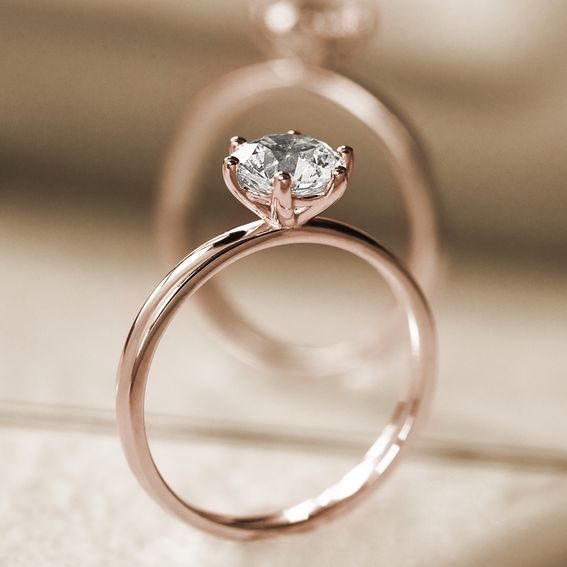 How to choose the right size for an engagement ring