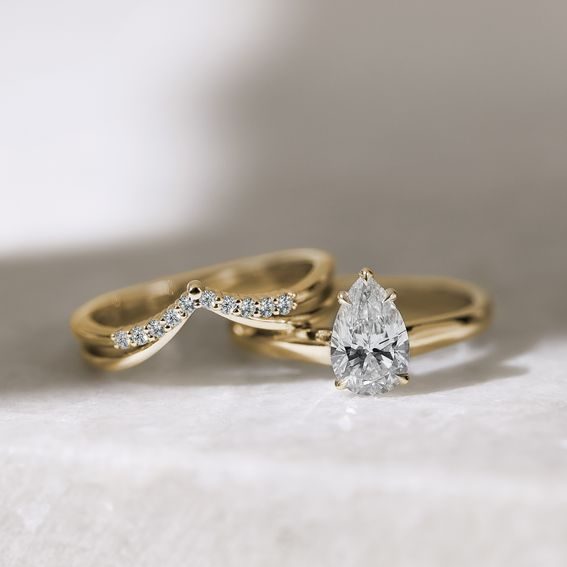 How to match an engagement ring with a wedding ring