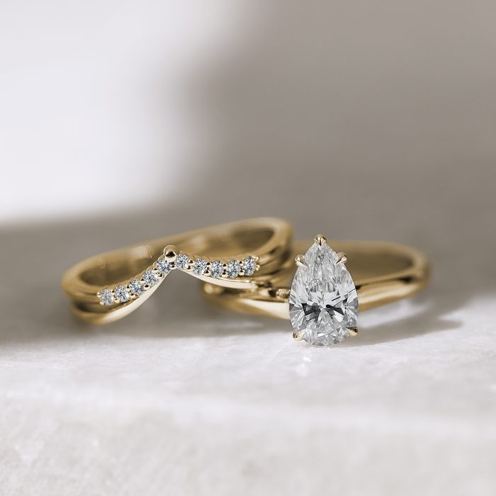 How to match an engagement ring with a wedding ring