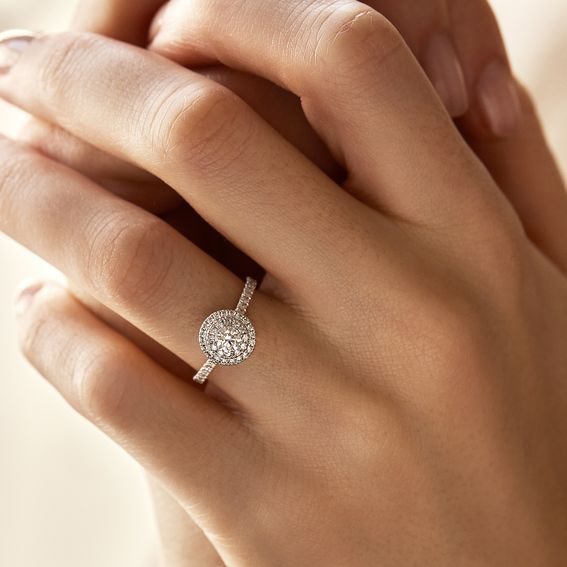 The latest engagement rings from KLENOTA