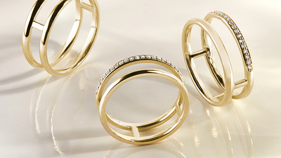 Earrings, ring and bracelet in white gold