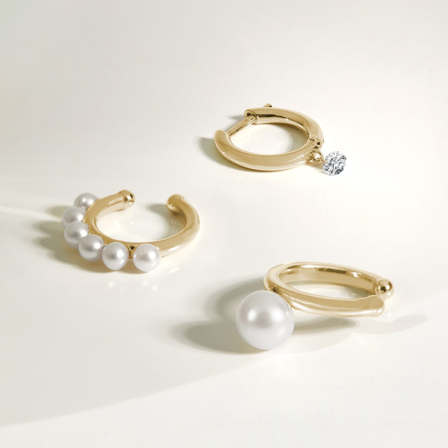 earcuffy s perlou a diamantem